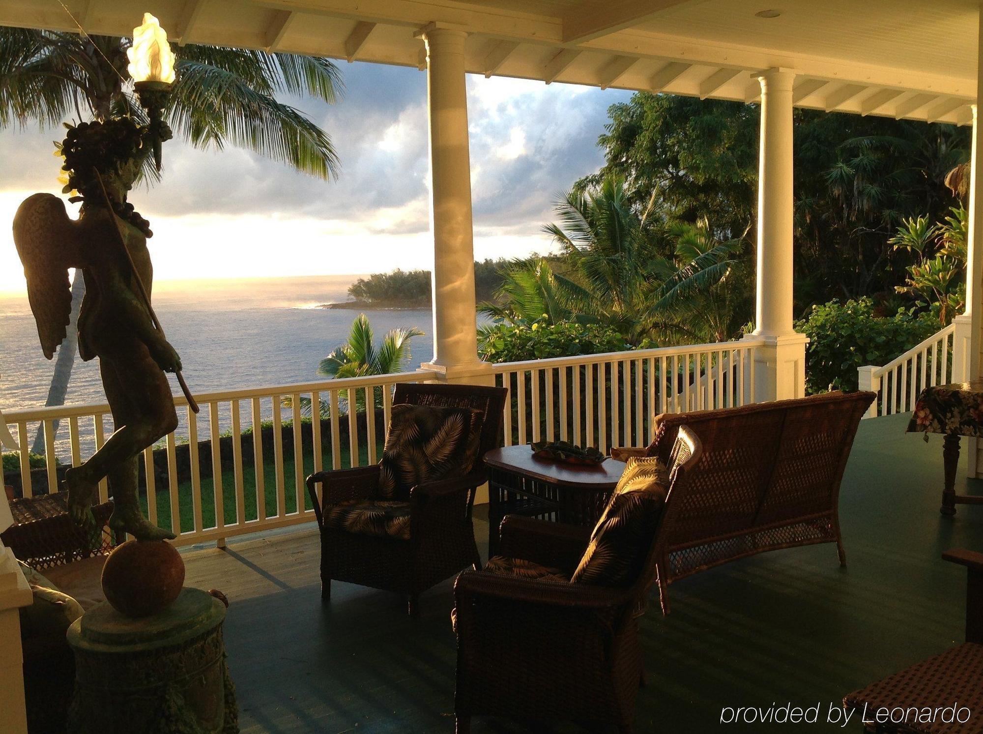 The Palms Cliff House Inn Honomu Exterior photo