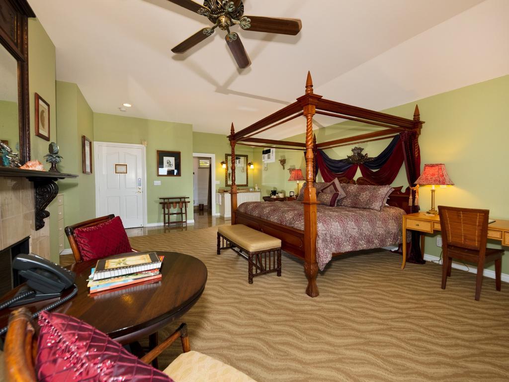 The Palms Cliff House Inn Honomu Exterior photo